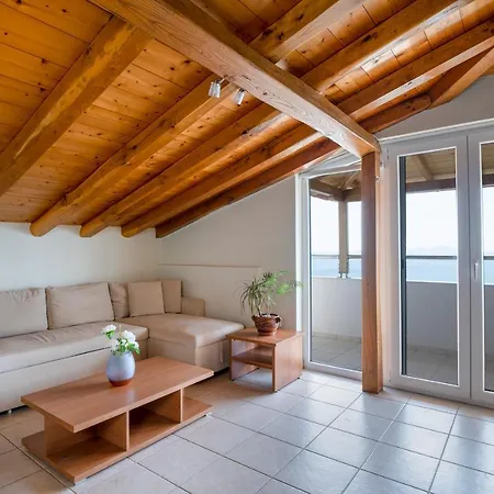 Apartment Pantheon Attic