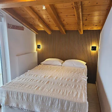 Pantheon Attic Apartment *